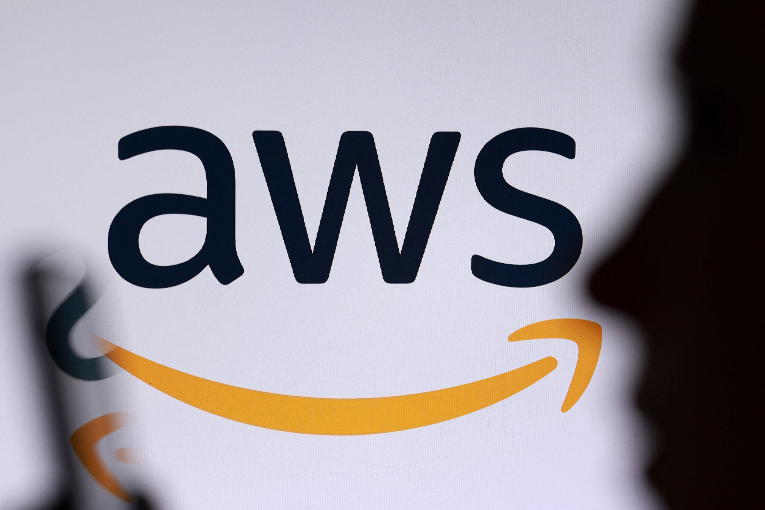 Cuando la nube se detuvo, repercusiones globales y regionales de la caída de AWS